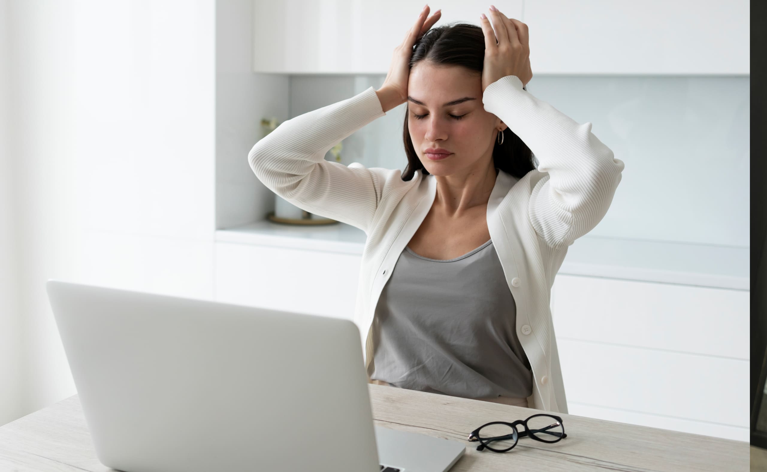 rELACIÓN-ENTRE-EL-ESTRES-Y-LA-SALUD-BUCODENTAL